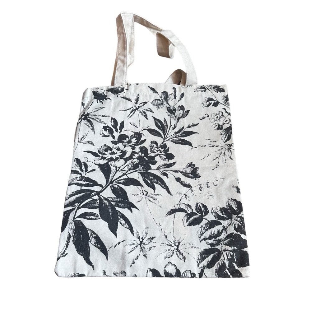 Gucci Novelty Tote Bag Elegant Black Floral Print Perfect “Farmer’s Market” Bag - Picture 2 of 7